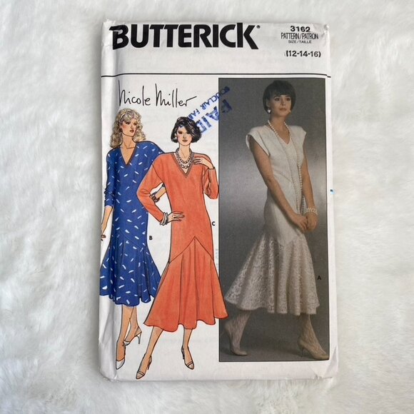 2 Butterick Sewing Patterns - Picture 4 of 5